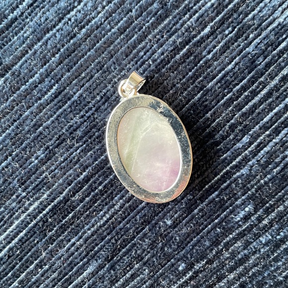 Gorgeous iridescent marbled stone pendant - Picture 3 of 5